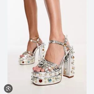 Azalea Wang Lola Platforms